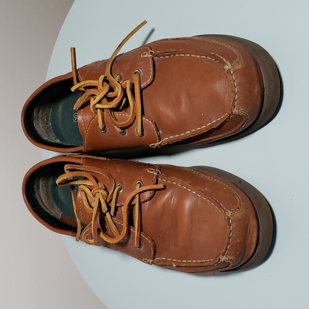 Earth Shoe Hatteras Leather Boat Style Shoes in Mid Brown.